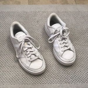 White adidas tennis shoes